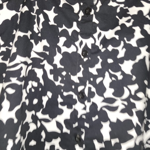 Tommy Hilfiger black and white floral skirt with button detail size 10 - Picture 5 of 6